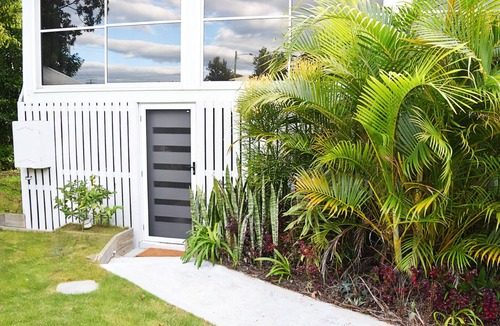 Raceview Apartment | A beautiful private Guest House on Superb Colonial Property.