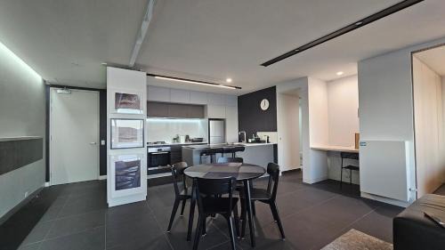 City West Apartment | A breathtaking lake view in NewActon Canberra