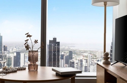 Melbourne Central Business District Apartment | A Chic 2BR Apt With Panoramic Views, Free Parking