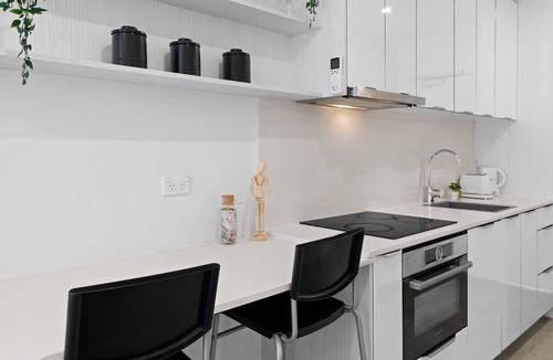 Bondi Beach Apartment | A Modern Beach Studio, 5min walk to Bondi Beach