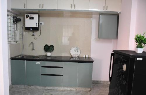 Krishnarajapura Apartment | A Moon-Lit Suite for 2