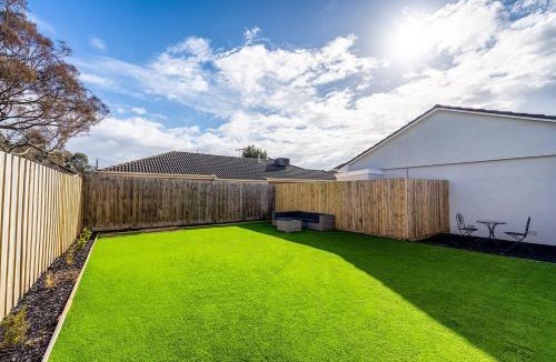 Bayswater House | A Private Hideaway with Large Backyard and CarParks