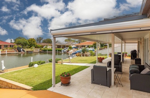 Forster House | A Waterfront Haven, Absolute waterfront with private jetty and WiFi
