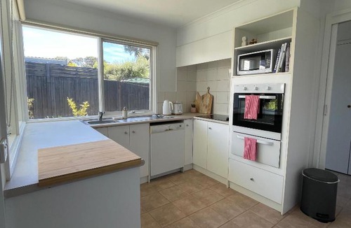 Torquay House | A Wave From It All