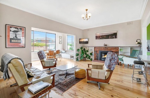 Warrnambool House | A Wave from it All
