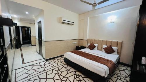 DLF City Hotel | Aadhar Hotel