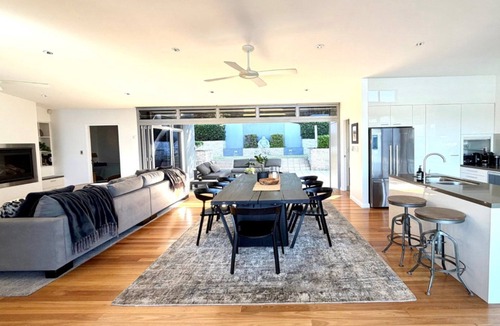 Avoca Beach House | Aboard Avoca - Footsteps from the Sand