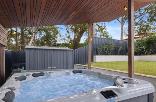 Balcolyn House | Above the Lake at Balcolyn Bayside