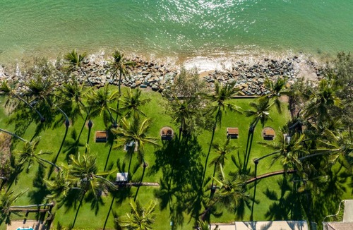 Blacks Beach Apartment | ABSOLUTE BEACH FRONT MACKAY - Blue Pacific