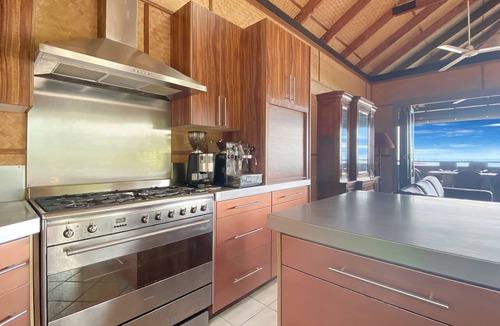 Horseshoe Bay House | Absolute Beachfront Master