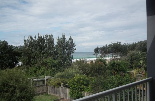 Diamond Beach House | Absolute Beachfront at Diamond Beach, Luxurious Ocean Views as You Entertain.
