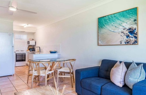 North Creek Apartment | Absolute Beachfront Apartments 2B