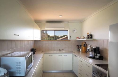 Port Elliot Apartment | Absolute Beachfront Port Elliot | Ocean Views | Sleeps 8 | Family Holiday Accommodation