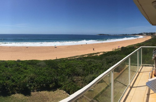 Narrabeen Apartment | ABSOLUTE BEACHFRONT with the beach at your doorstep .You cant get closer
