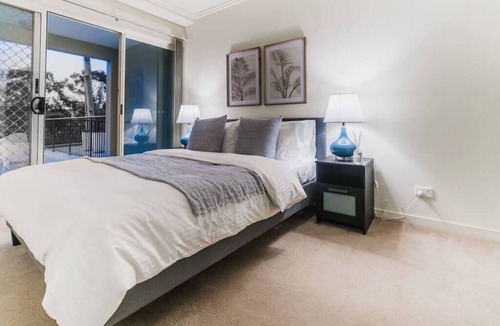 West End Apartment | Absolute Riverfront One Bedroom Apartment