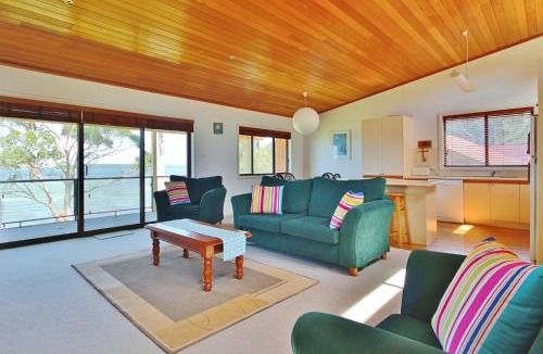 St. Georges Basin House | Absolute Waterfront - Belle Escapes Jervis Bay