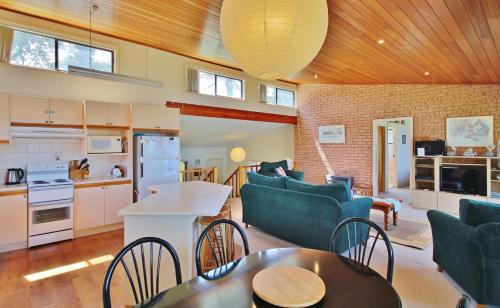 St. Georges Basin House | Absolute Waterfront - Belle Escapes Jervis Bay
