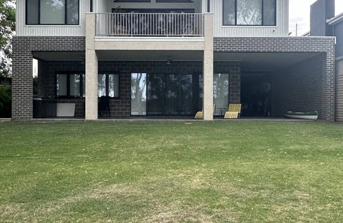 Bundalong House | Absolute Waterfront Bundalong Modern stylish home right on the water