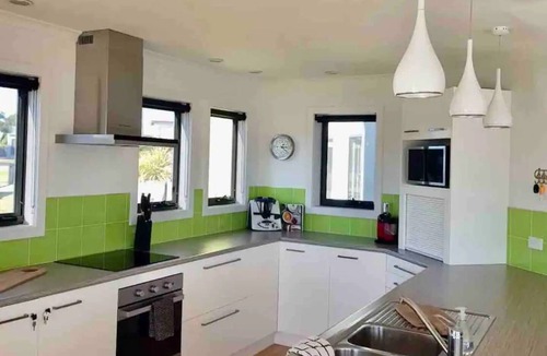 Stieglitz House | Absolute waterfront - Family & pet friendly house