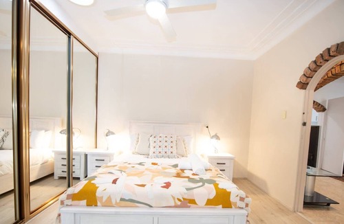 Toukley House | Absolute Waterfront Hidden Gem - Toukley
