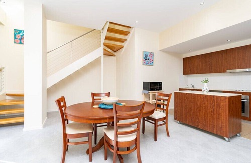 City West Apartment | Absolutely spacious APT unit between ANU and City