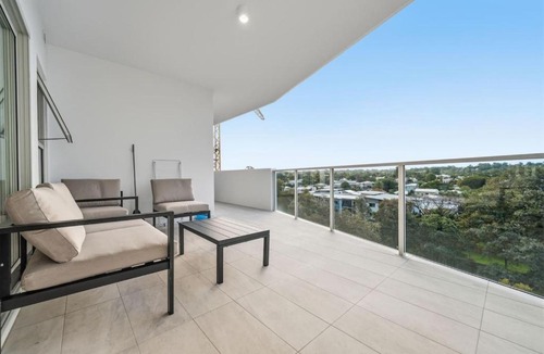 Mitchelton Apartment | Across from Train and Bus Station Pool Gym and View