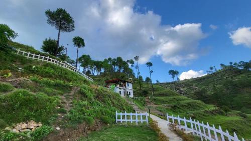 Almora Hotel | Adaara Retreat - Pet Friendly Cottages, Almora