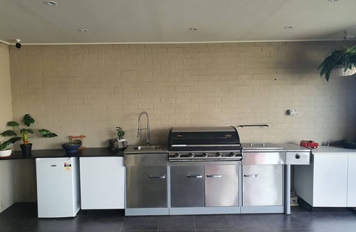 Yallah Apartment | Adorable 1 Bedroom Place With Hot Tub