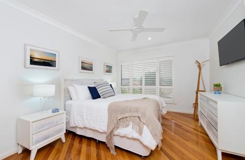 North Haven Apartment | Adrift at Dolphin Cove Apt 5 - riverfront modern