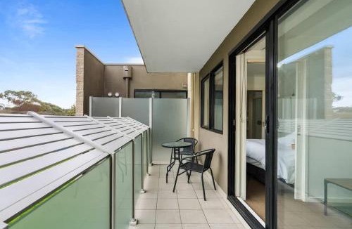 Box Hill Apartment | Affordable Studio, Steps to Box Hill Hospital
