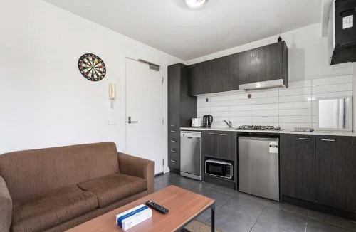 Box Hill Apartment | Affordable Studio, Steps to Box Hill Hospital