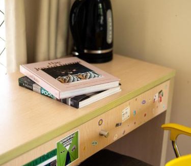 St. Lucia House | Affordable Studio Steps from UQ Shops and Transit