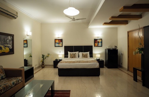 DLF City Hotel | Ahuja Residency Cyber City I
