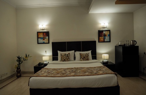 DLF City Hotel | Ahuja Residency Cyber City I