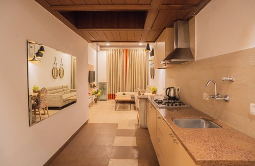 Gurugram Bed & Breakfast | Ahuja Residency Parklane