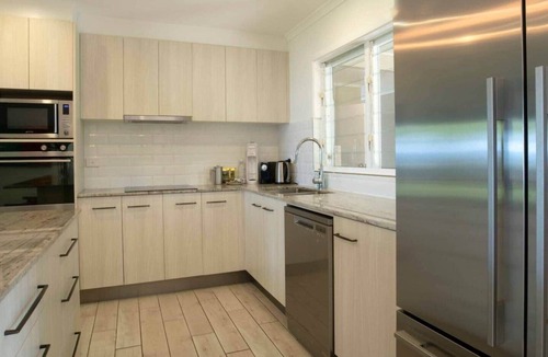 Mission Beach House | Alani - Absolute Beachfront