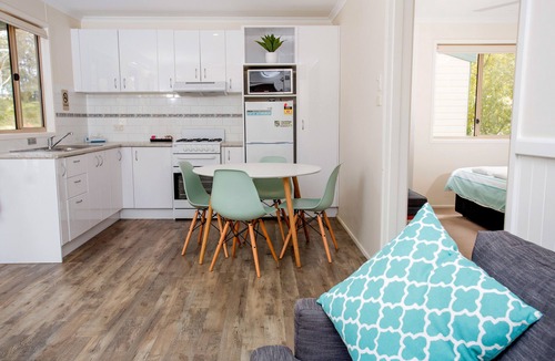 Lavington Cabin | Albury Gardens Tourist Park