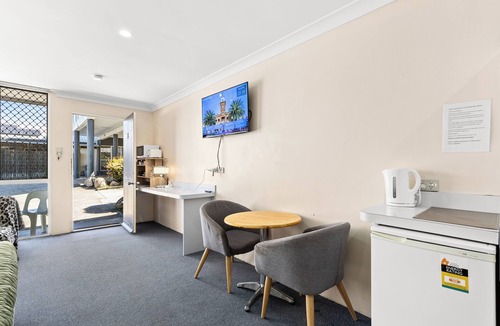 Warwick Hotel | Alexander Motel