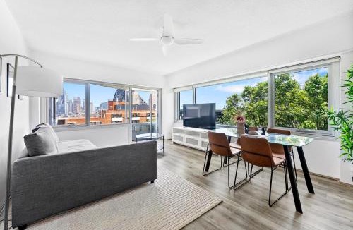 Kirribilli Apartment | Altus Harbour Bridge Apartments