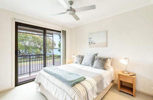 Iluka House | Amarco Spacious Riverfront with Sunset Views
