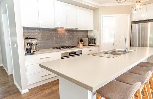 Bright House | AMAROO: Bright Township