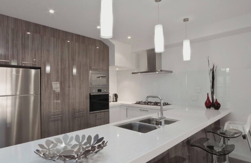 Queenscliff House | Amaroo by the beach and Swan Bay