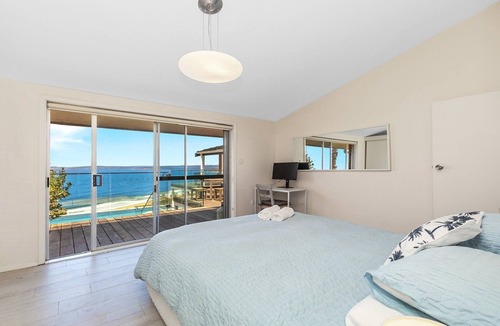 Killcare Heights House | Amazing 180 Degree Views by HolidayCo.