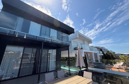 Coomera House | Amazing Luxury waterfront Dreamhome&Ev Charging