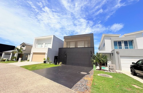 Coomera House | Amazing Luxury waterfront Dreamhome&Ev Charging