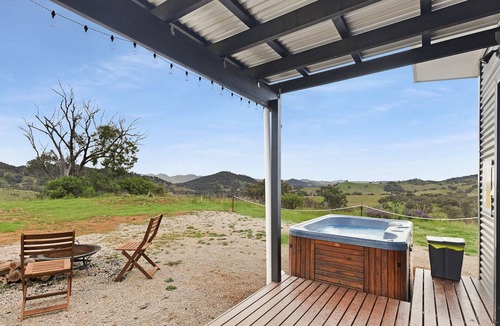 Grattai House | 'Amethyst' with Spa in Mudgee at Kundalini Lodge