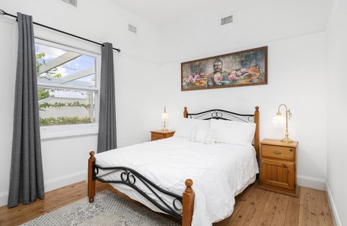 East Albury House | Ananda Cottage, pure bliss... - Beautiful three bedroom, two bathroom home