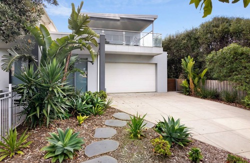 Torquay House | Anderson Pool Premium Walk to Beach & Shops