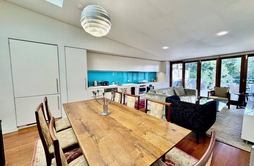 Annandale House | Annandale Home, Deck, Garden, Walk to Bars & Cafes