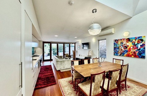 Annandale House | Annandale Home, Deck, Garden, Walk to Bars & Cafes